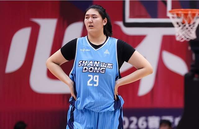 开云APP-张子宇签约山东高速女篮是巨大失误，侯冰并不是知人善任的好教练